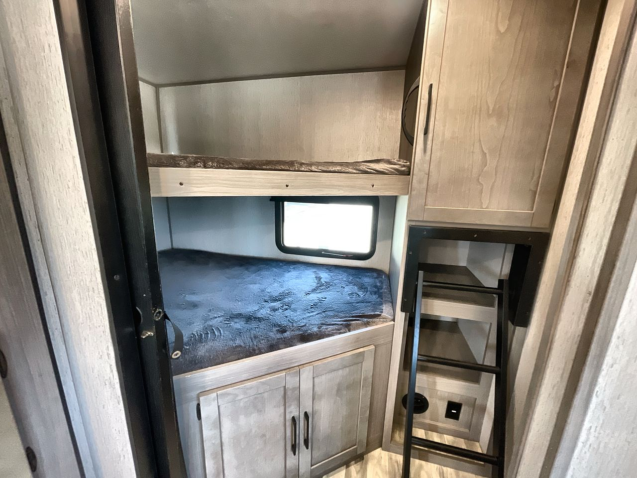 2022 KEYSTONE KODIAK 296BHSL