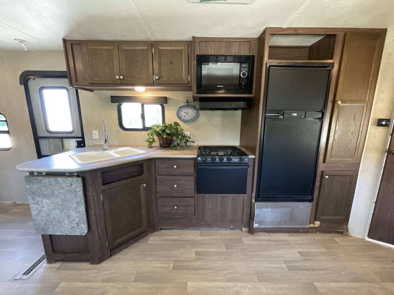 2017 KEYSTONE COLEMAN 263BH