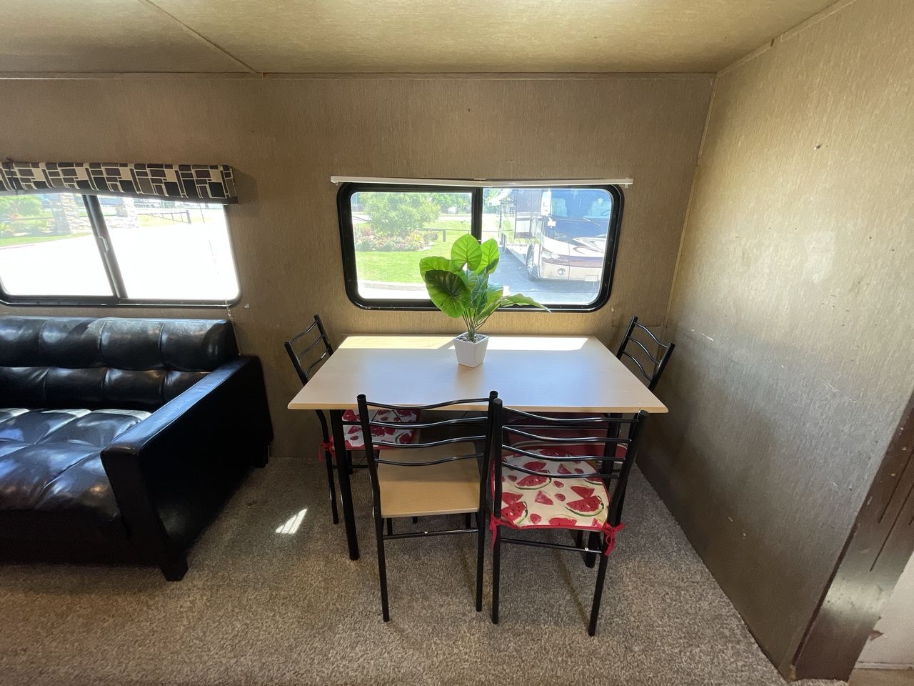 2017 KEYSTONE COLEMAN 263BH