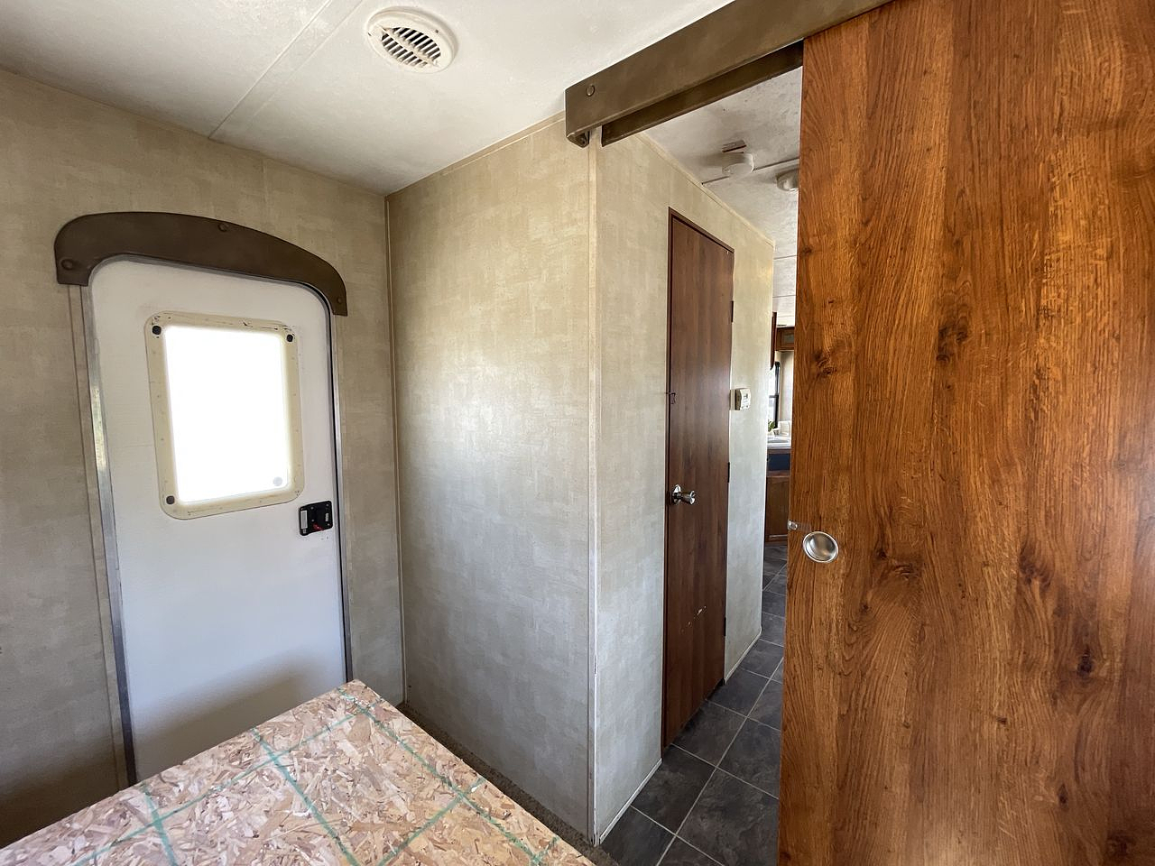 2013 KEYSTONE HIDEOUT 26RLS