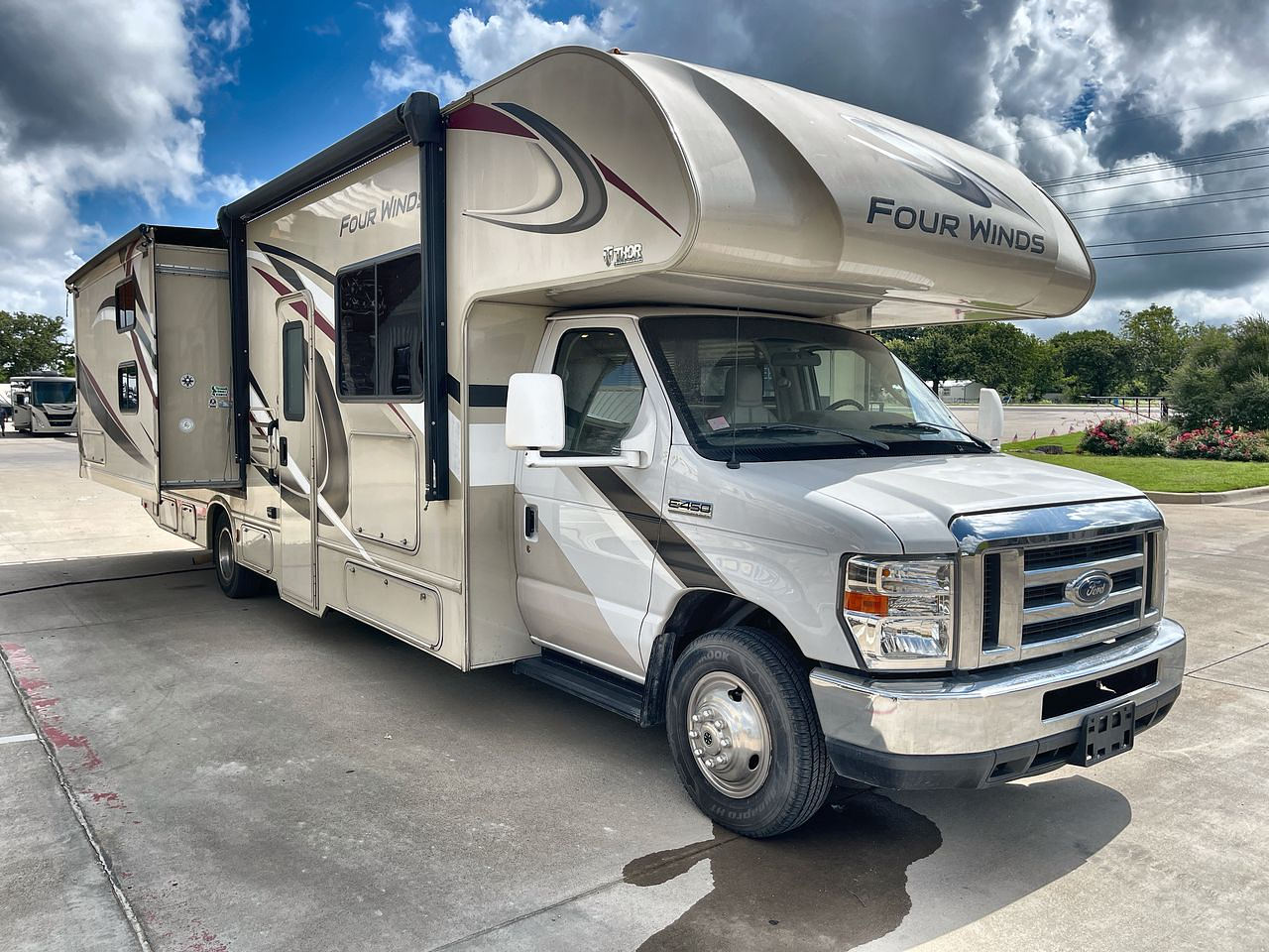 2019 THOR FOUR WINDS 30D