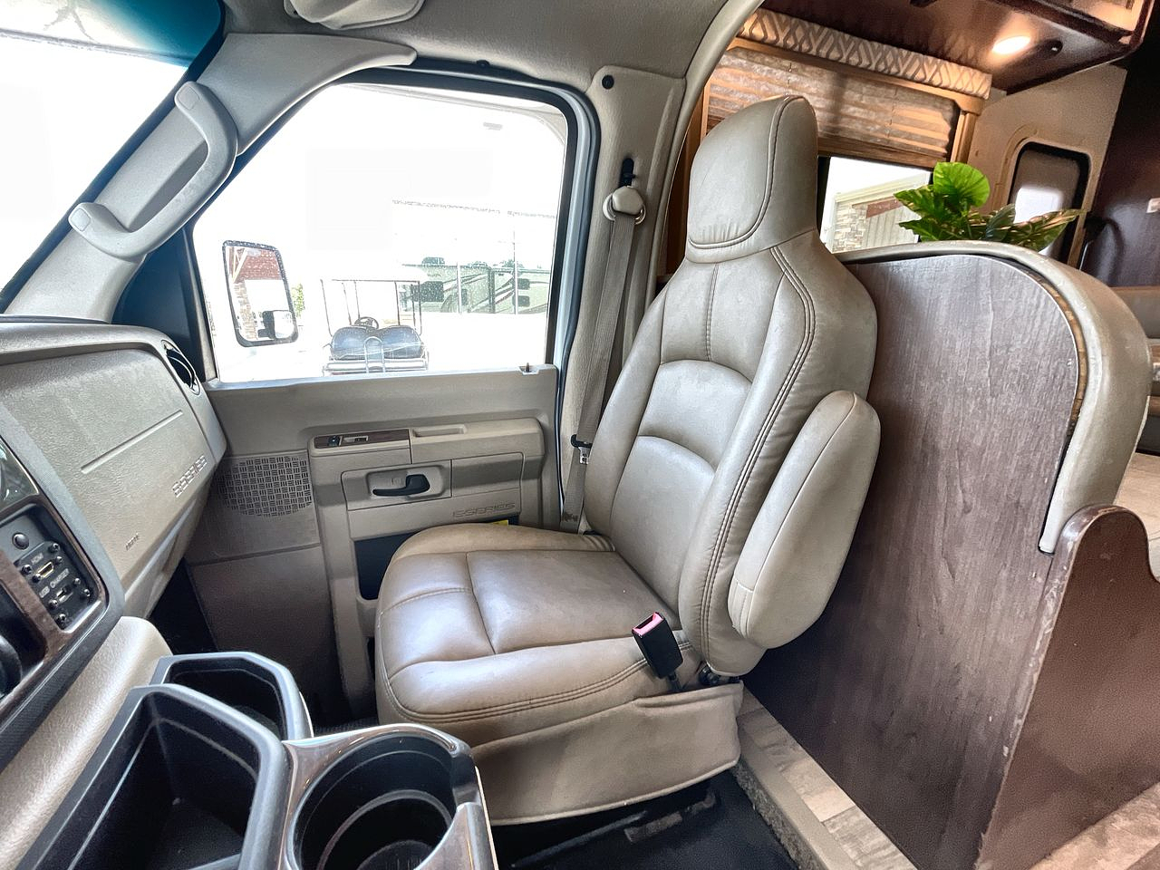 2019 THOR FOUR WINDS 30D