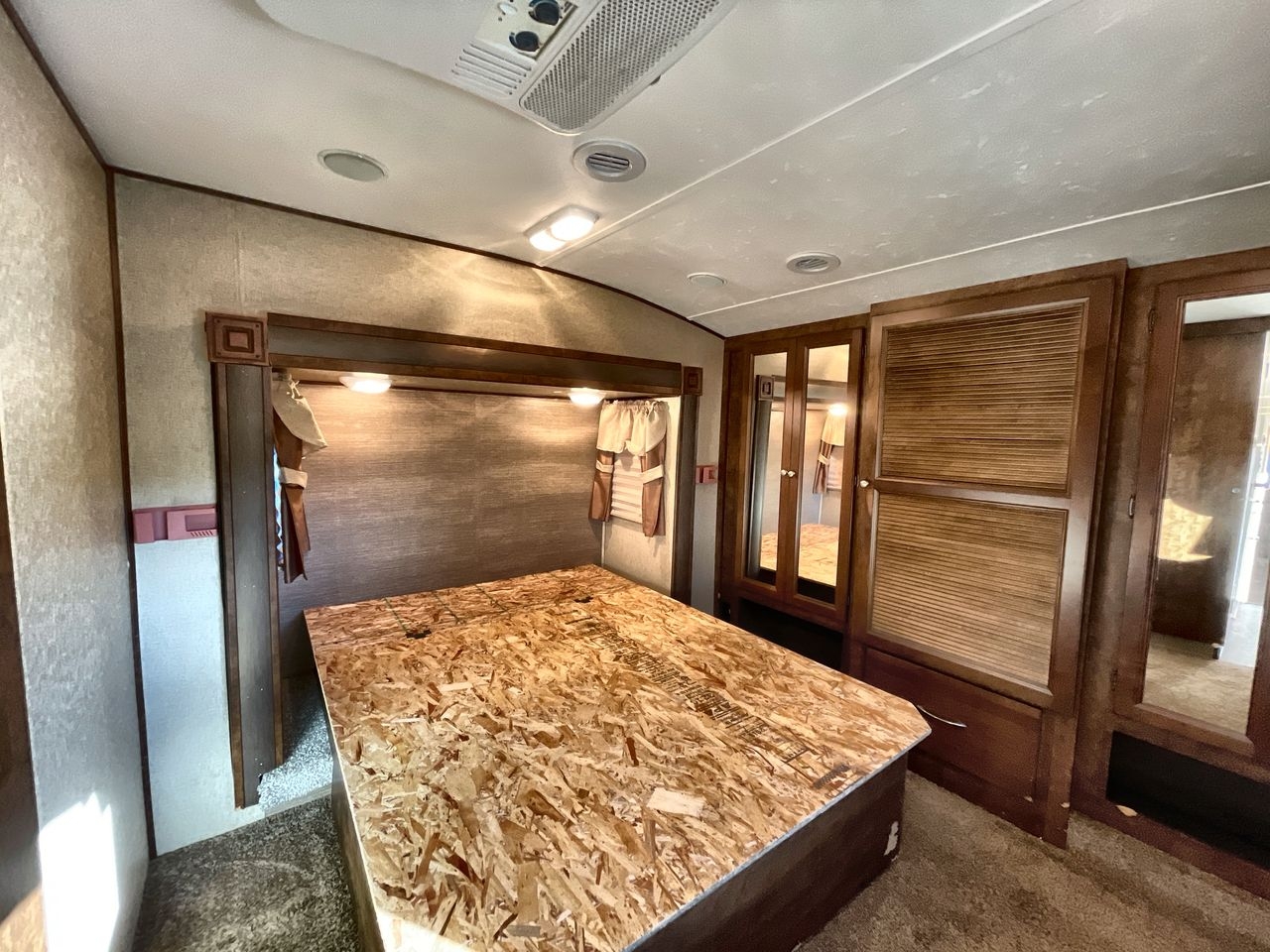 2015 FOREST RIVER CHAPARRAL 360IBL