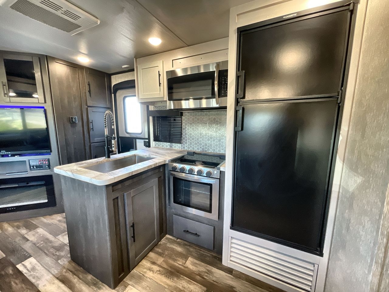 2022 KEYSTONE CRUISER AIRE 33BHB