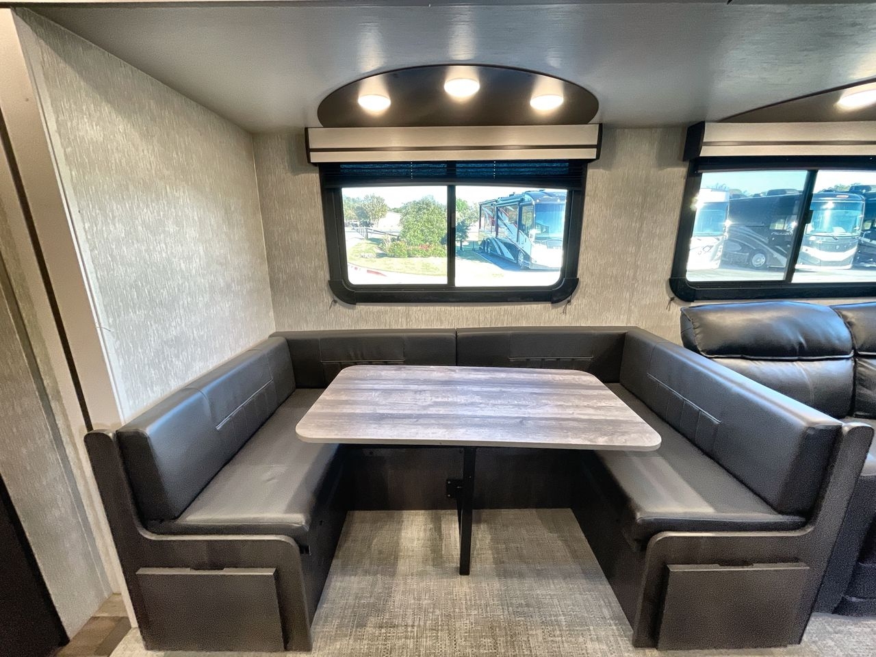 2022 KEYSTONE CRUISER AIRE 33BHB