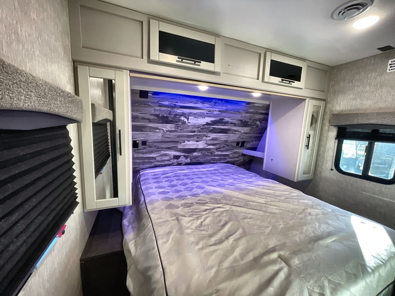 2022 KEYSTONE CRUISER AIRE 33BHB