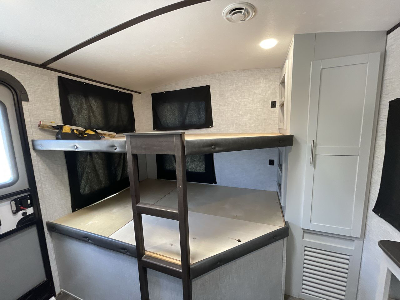 2021 KEYSTONE BULLET 330BHS