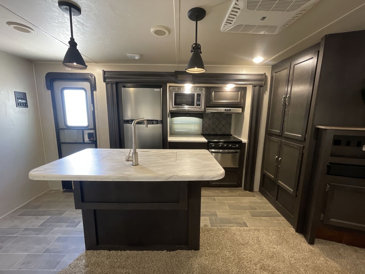 2018 FOREST RIVER PUMA 32FBIS