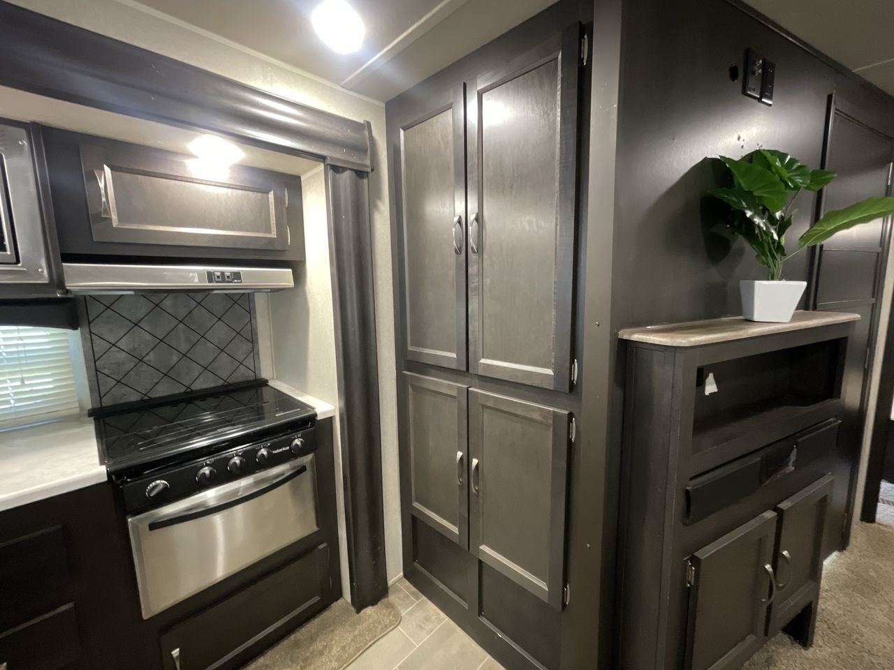 2018 FOREST RIVER PUMA 32FBIS