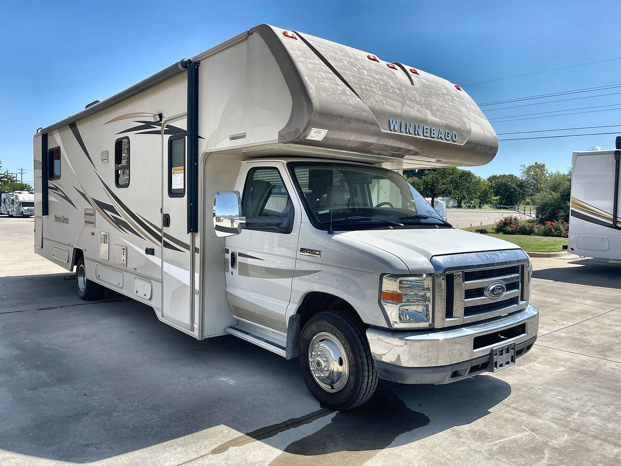 2016 WINNEBAGO MINNIE WINNIE 31K
