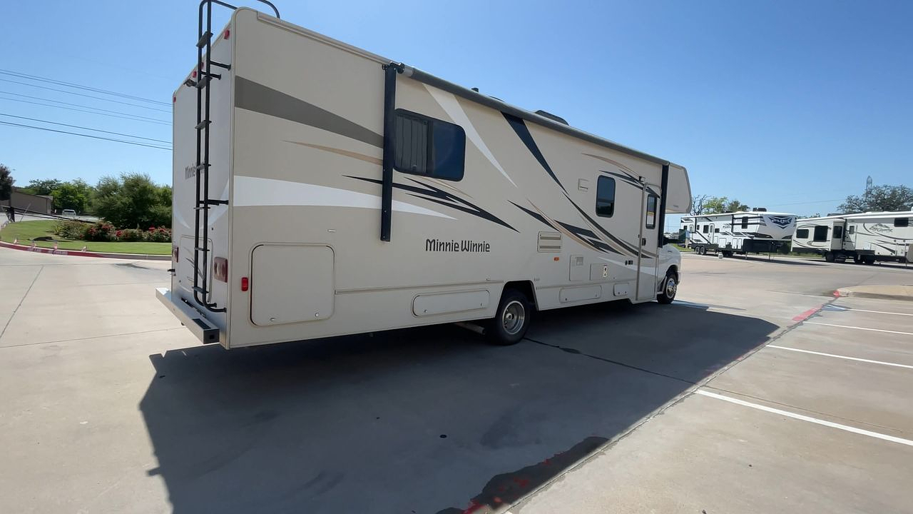 2016 WINNEBAGO MINNIE WINNIE 31K