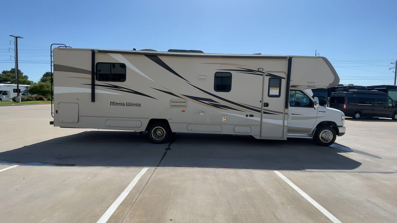 2016 WINNEBAGO MINNIE WINNIE 31K