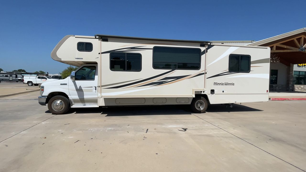 2016 WINNEBAGO MINNIE WINNIE 31K