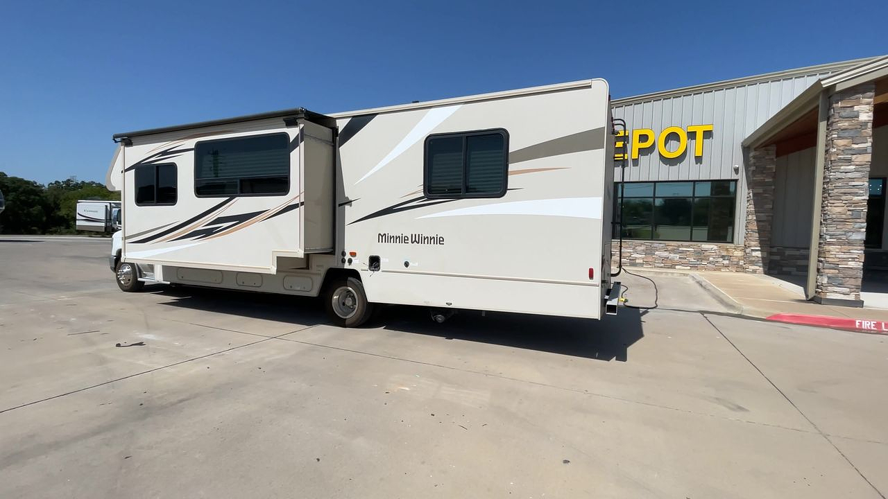 2016 WINNEBAGO MINNIE WINNIE 31K