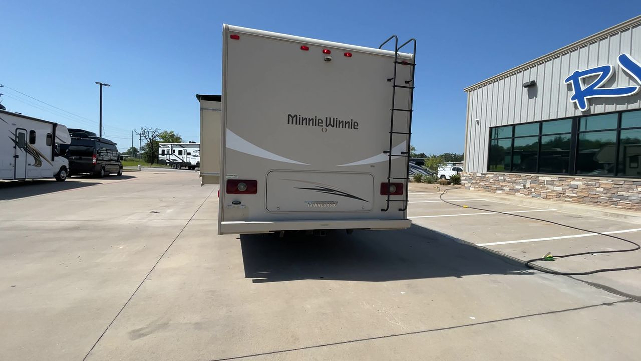 2016 WINNEBAGO MINNIE WINNIE 31K