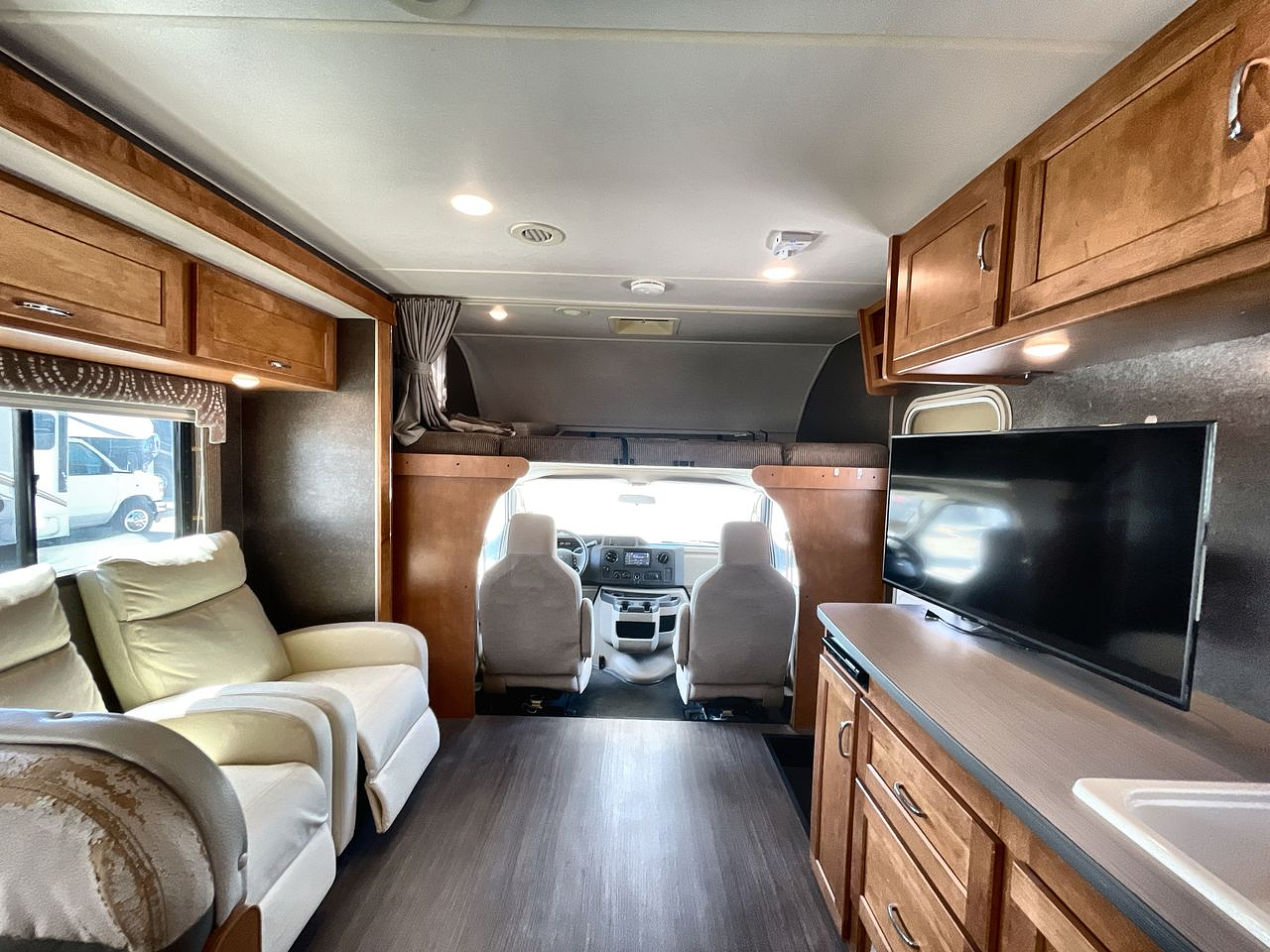 2016 WINNEBAGO MINNIE WINNIE 31K