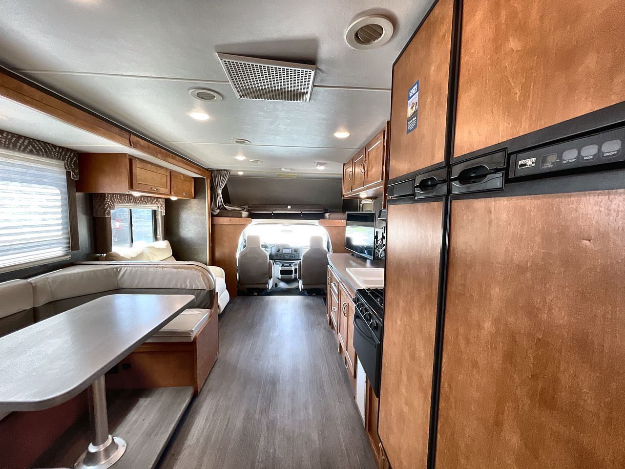 2016 WINNEBAGO MINNIE WINNIE 31K