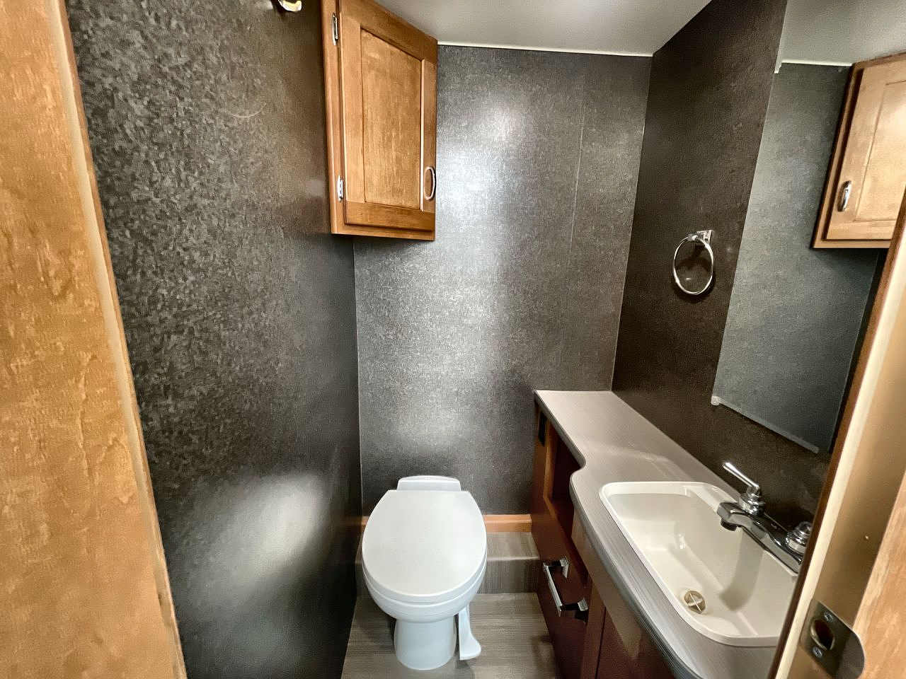 2016 WINNEBAGO MINNIE WINNIE 31K