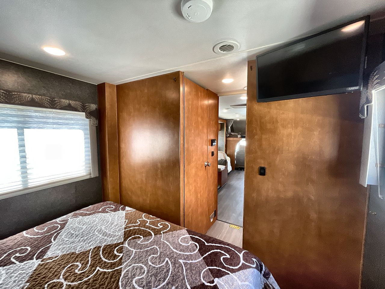 2016 WINNEBAGO MINNIE WINNIE 31K