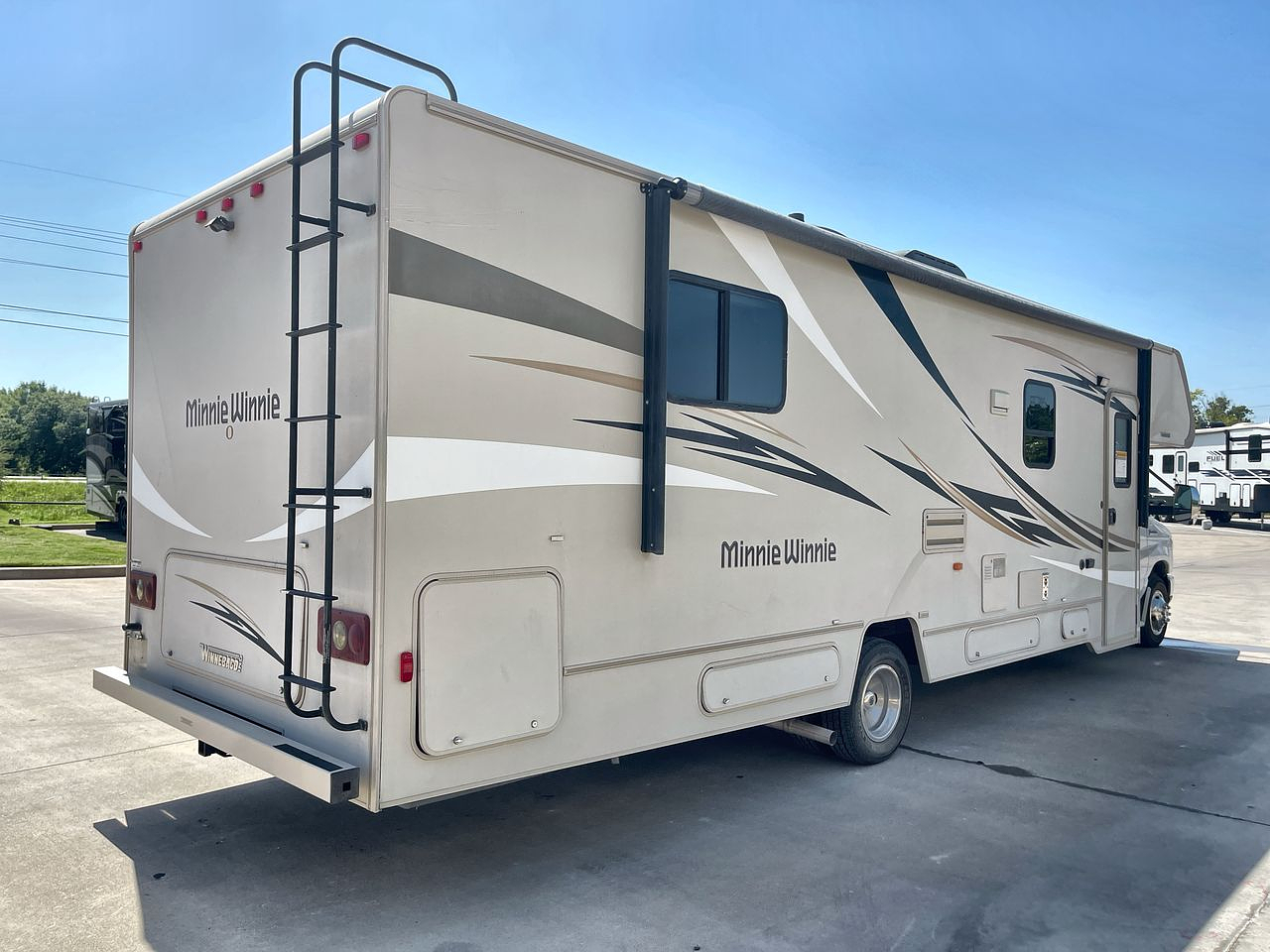 2016 WINNEBAGO MINNIE WINNIE 31K