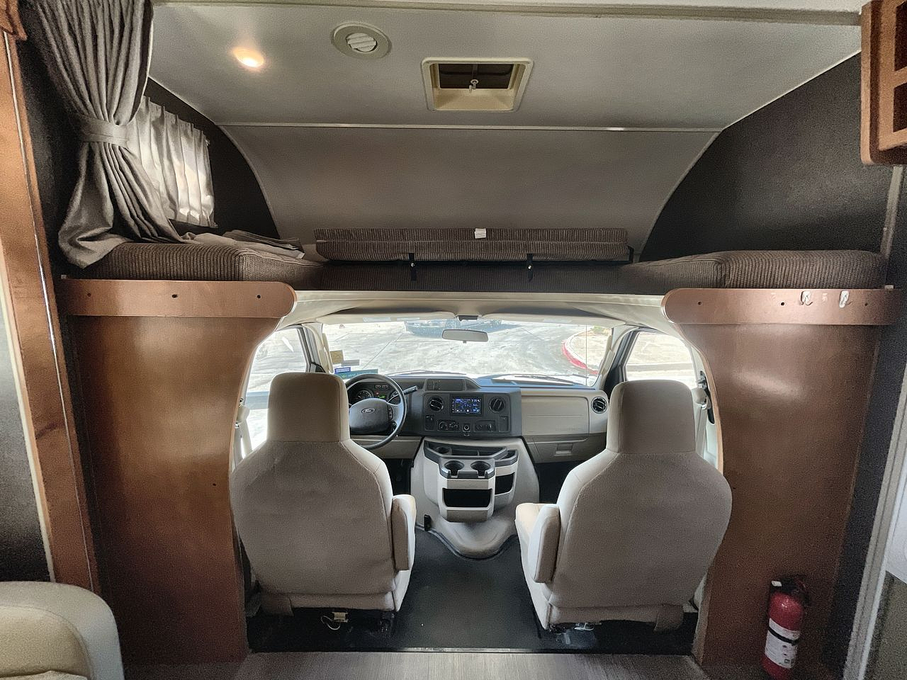 2016 WINNEBAGO MINNIE WINNIE 31K