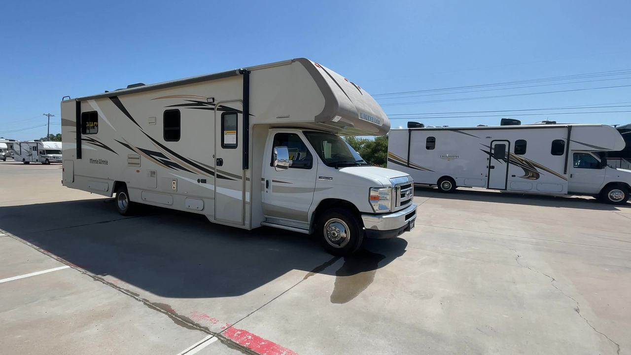 2016 WINNEBAGO MINNIE WINNIE 31K