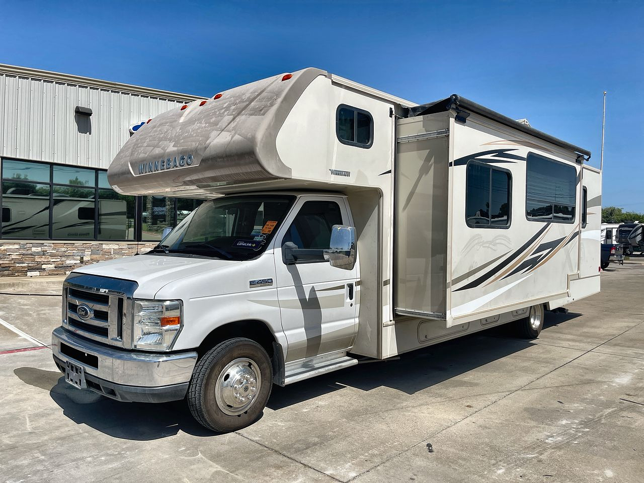 2016 WINNEBAGO MINNIE WINNIE 31K