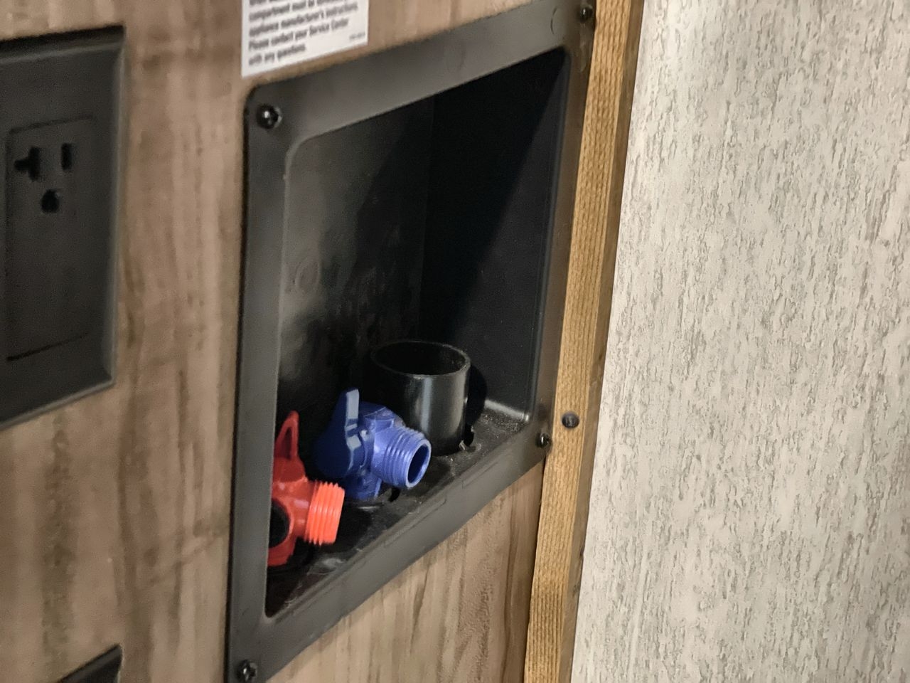 2023 FOREST RIVER ARCTIC WOLF 3770SUIT