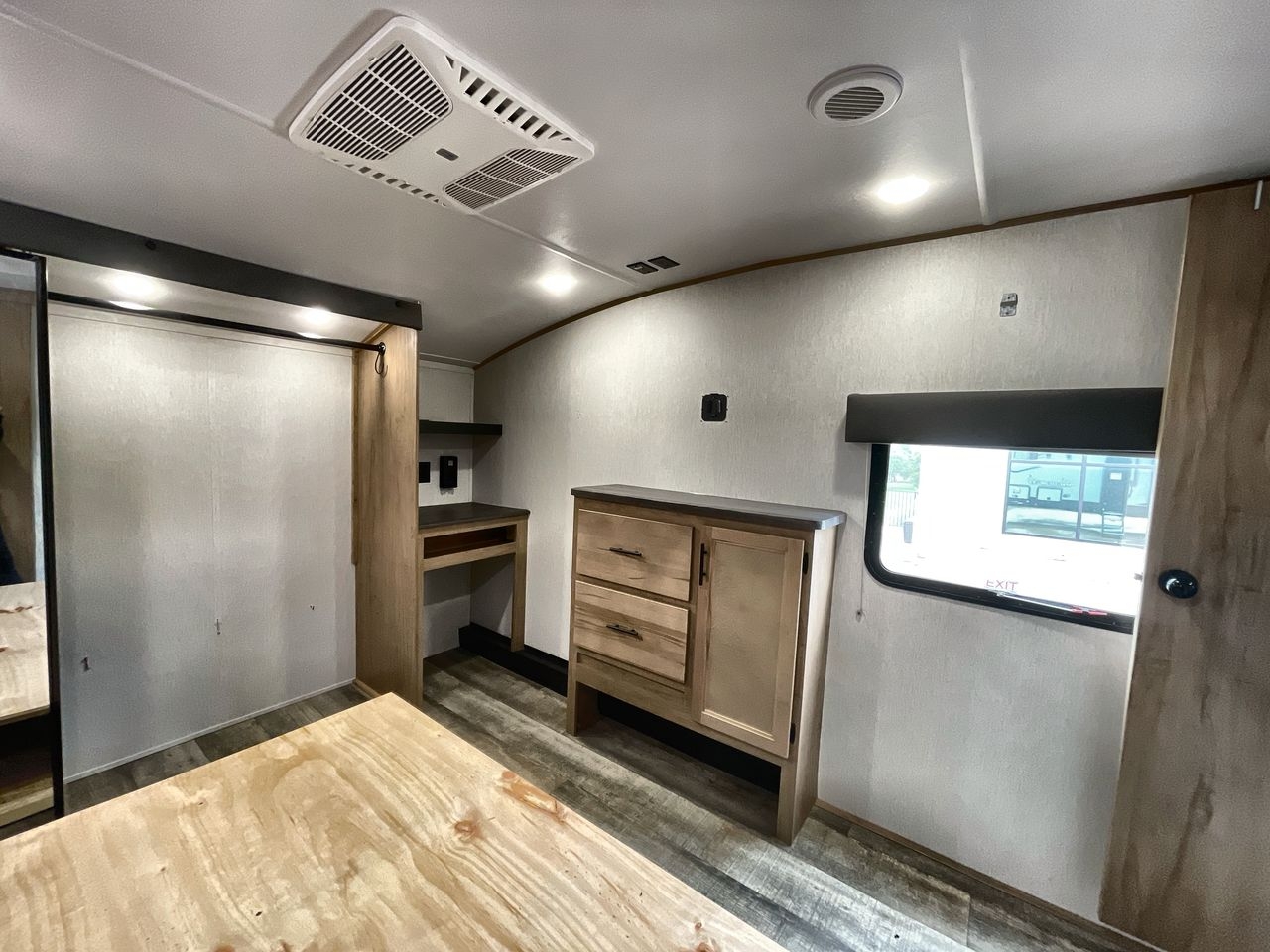 2023 FOREST RIVER ARCTIC WOLF 3770SUIT