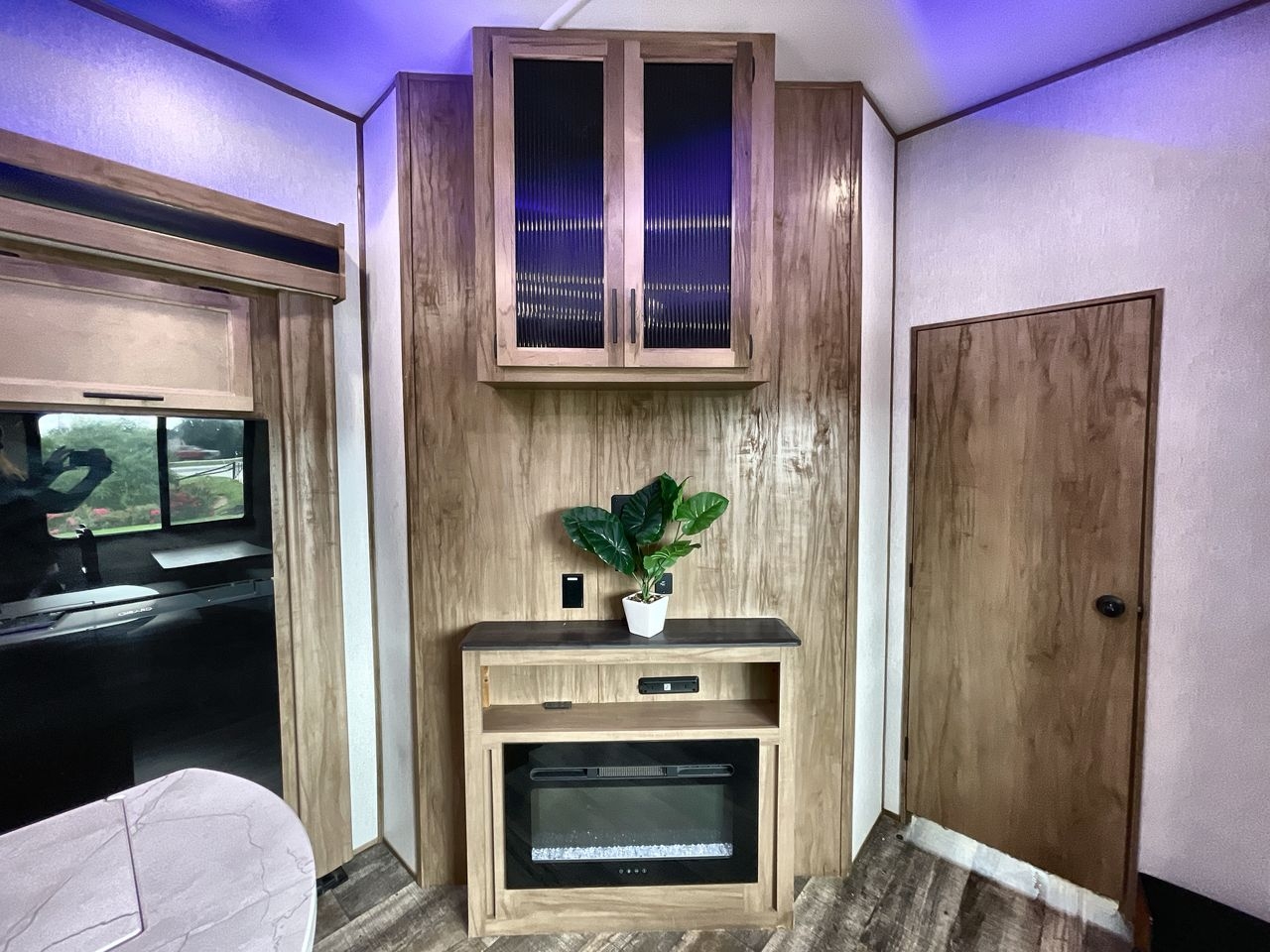 2023 FOREST RIVER ARCTIC WOLF 3770SUIT