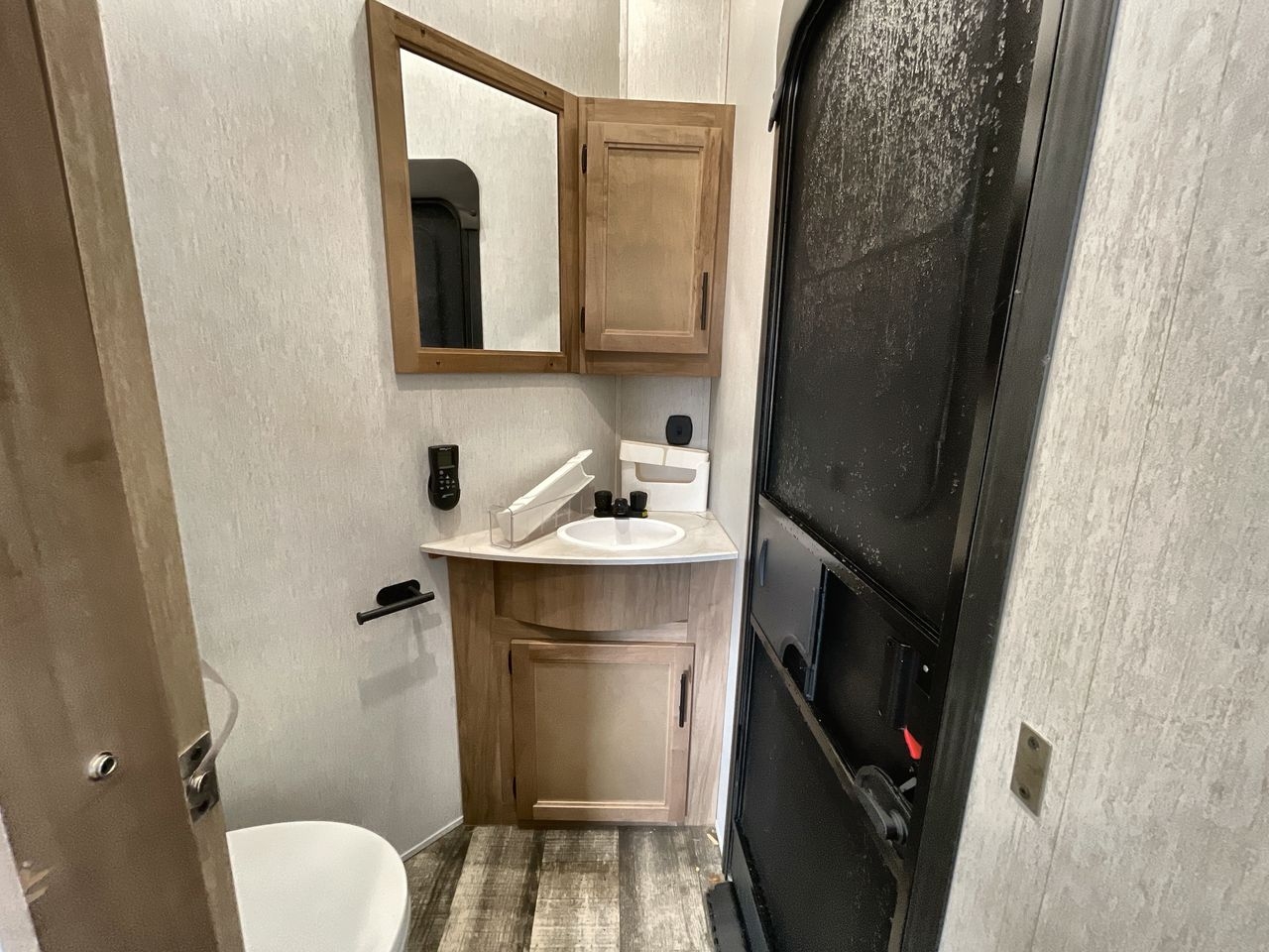 2023 FOREST RIVER ARCTIC WOLF 3770SUIT