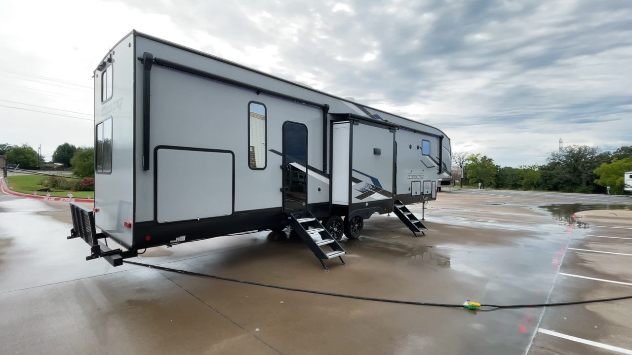 2023 FOREST RIVER ARCTIC WOLF 3770SUIT