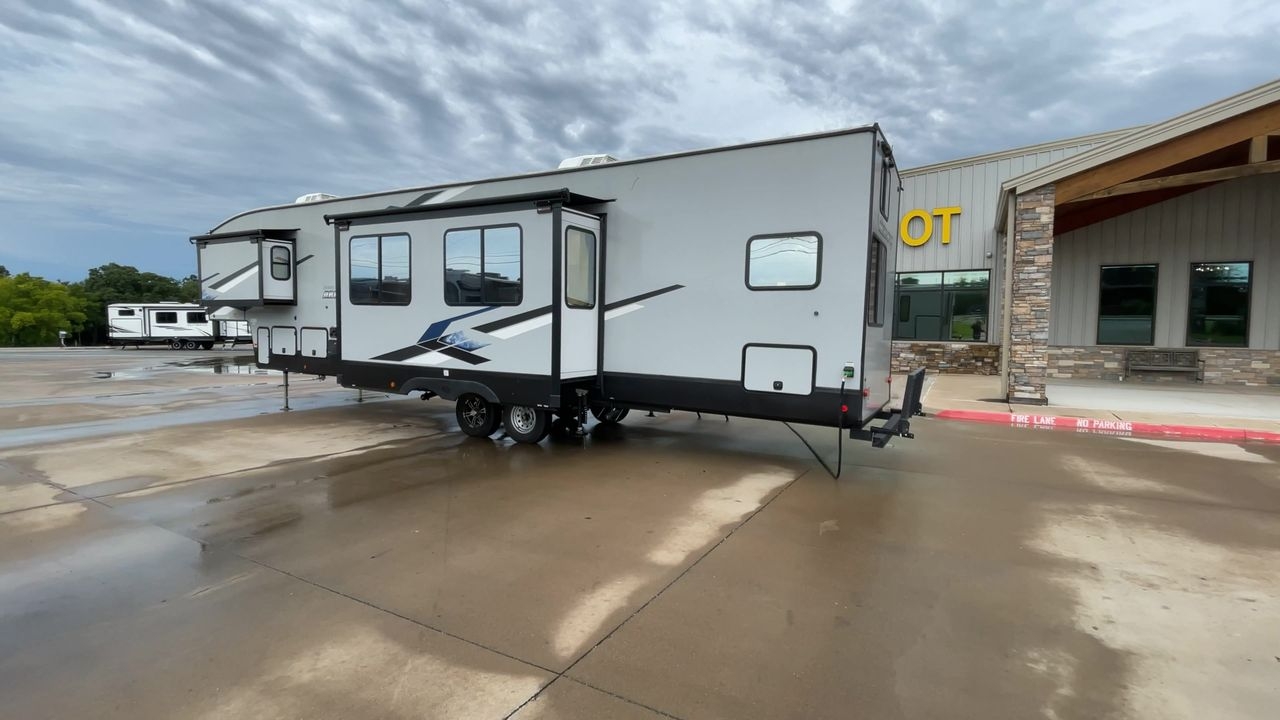 2023 FOREST RIVER ARCTIC WOLF 3770SUIT