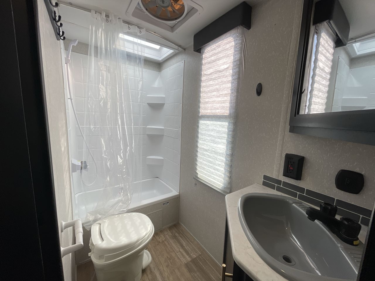 2022 FOREST RIVER CHEROKEE 264DBH