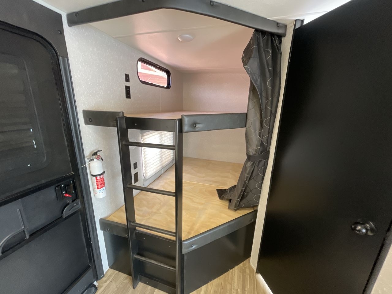 2022 FOREST RIVER CHEROKEE 264DBH