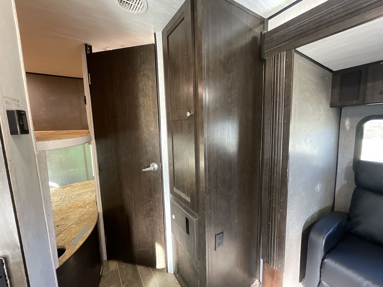 2021 HEARTLAND TRAIL RUNNER 261JM