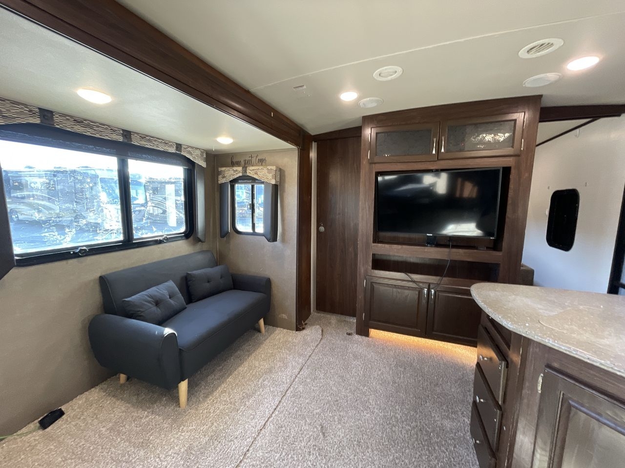2018 SOLAIRE 317BHSK