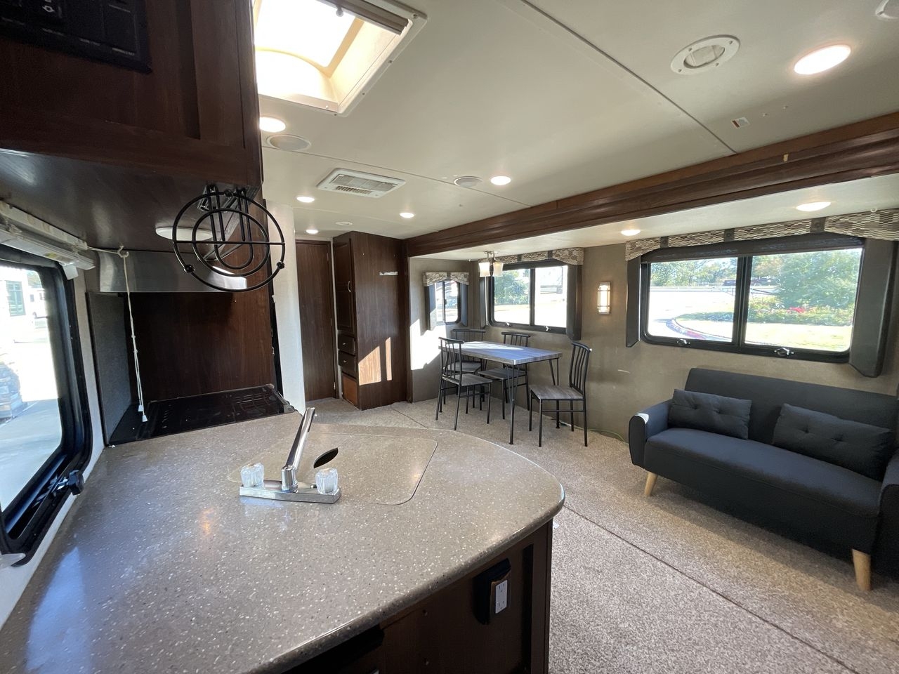 2018 SOLAIRE 317BHSK