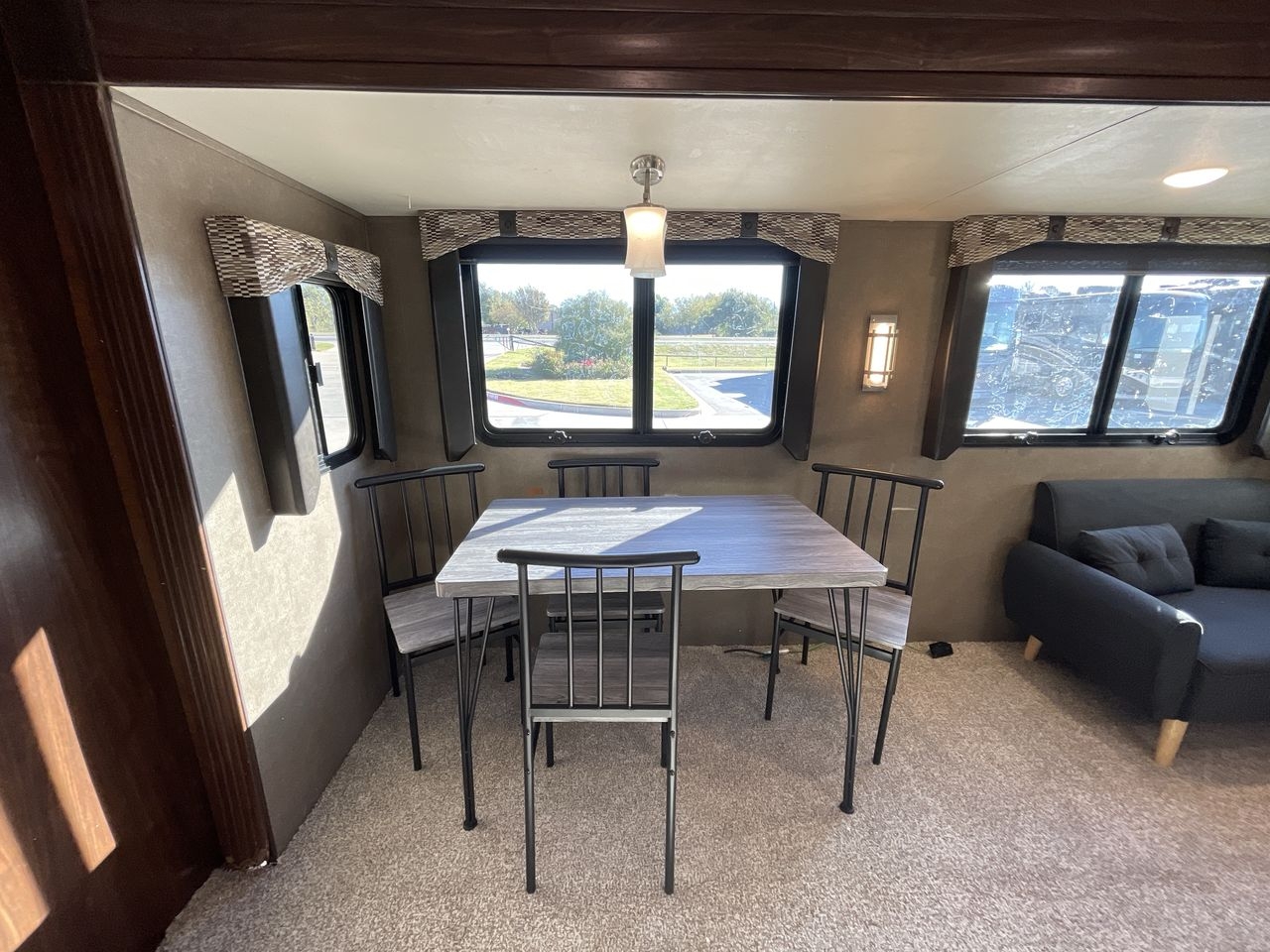 2018 SOLAIRE 317BHSK