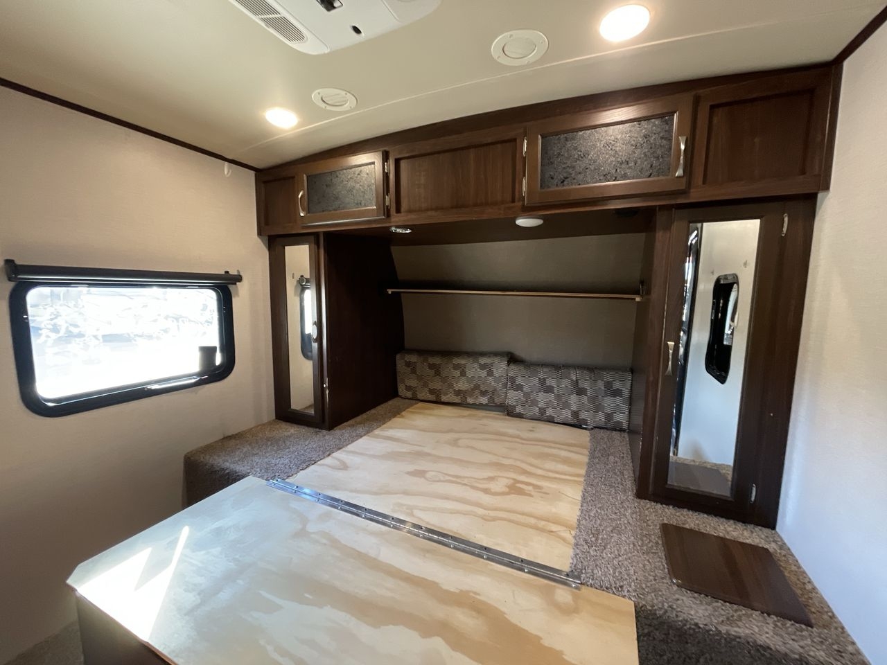 2018 SOLAIRE 317BHSK