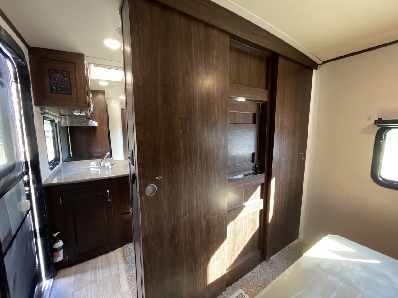 2018 SOLAIRE 317BHSK