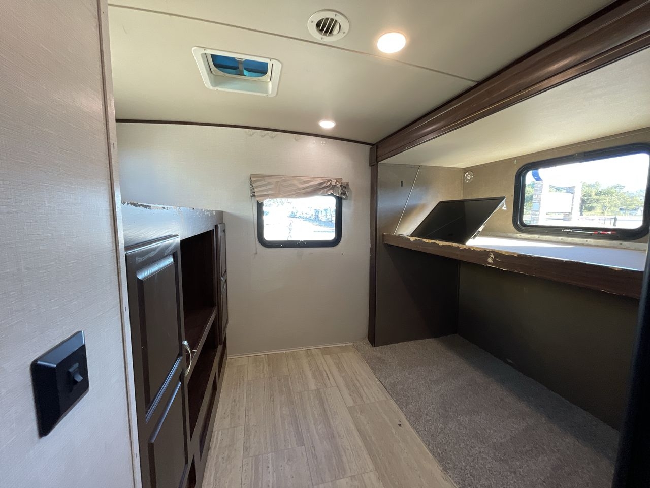 2018 SOLAIRE 317BHSK