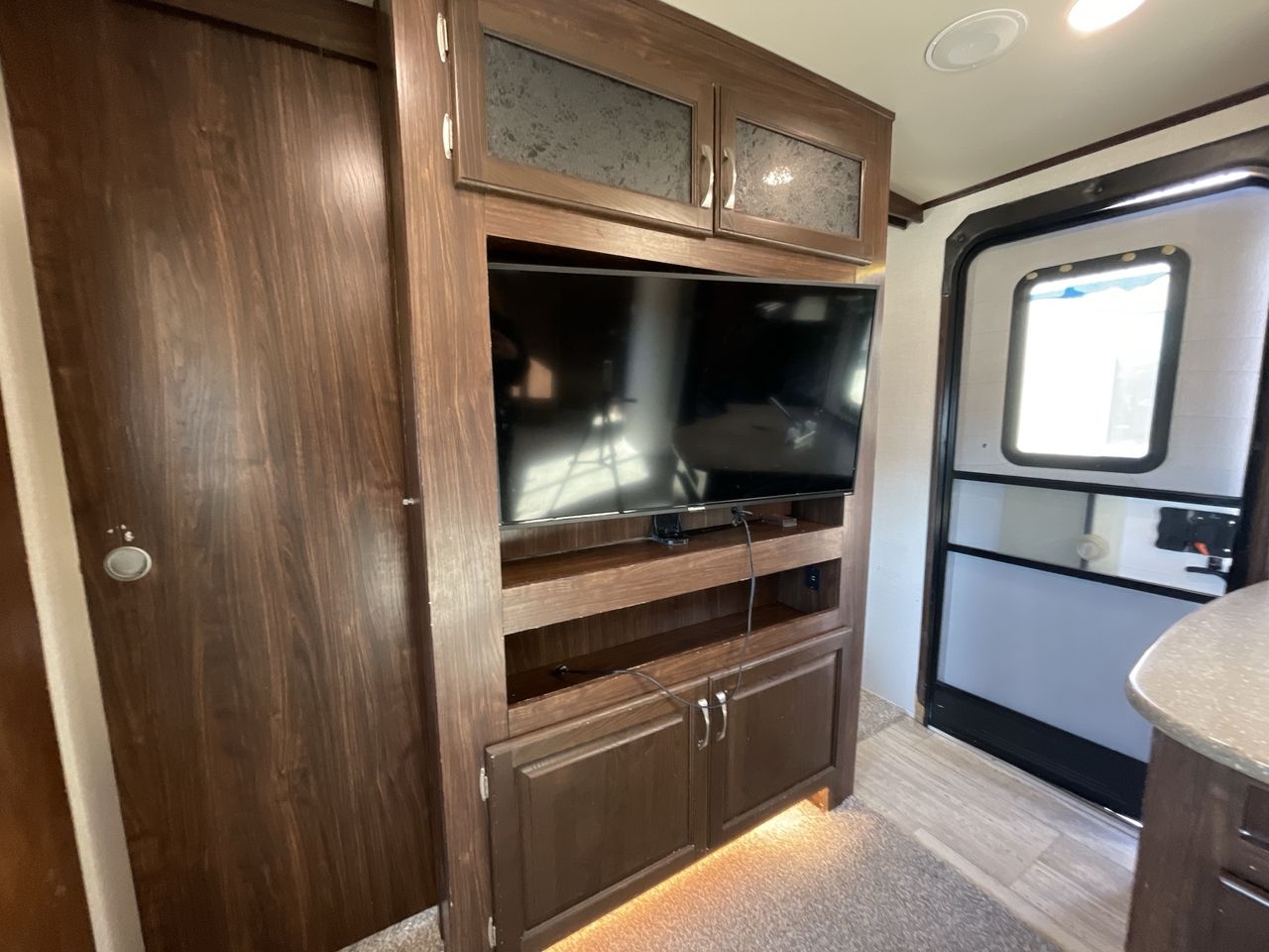 2018 SOLAIRE 317BHSK