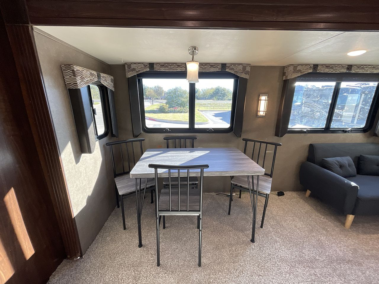 2018 SOLAIRE 317BHSK