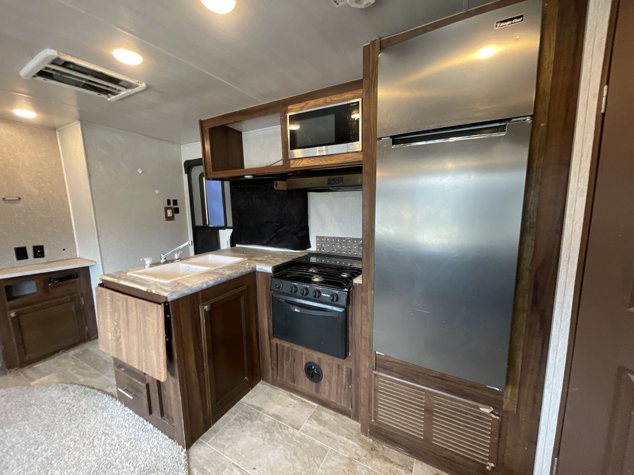 2018 HEARTLAND WILDERNESS 3350DS