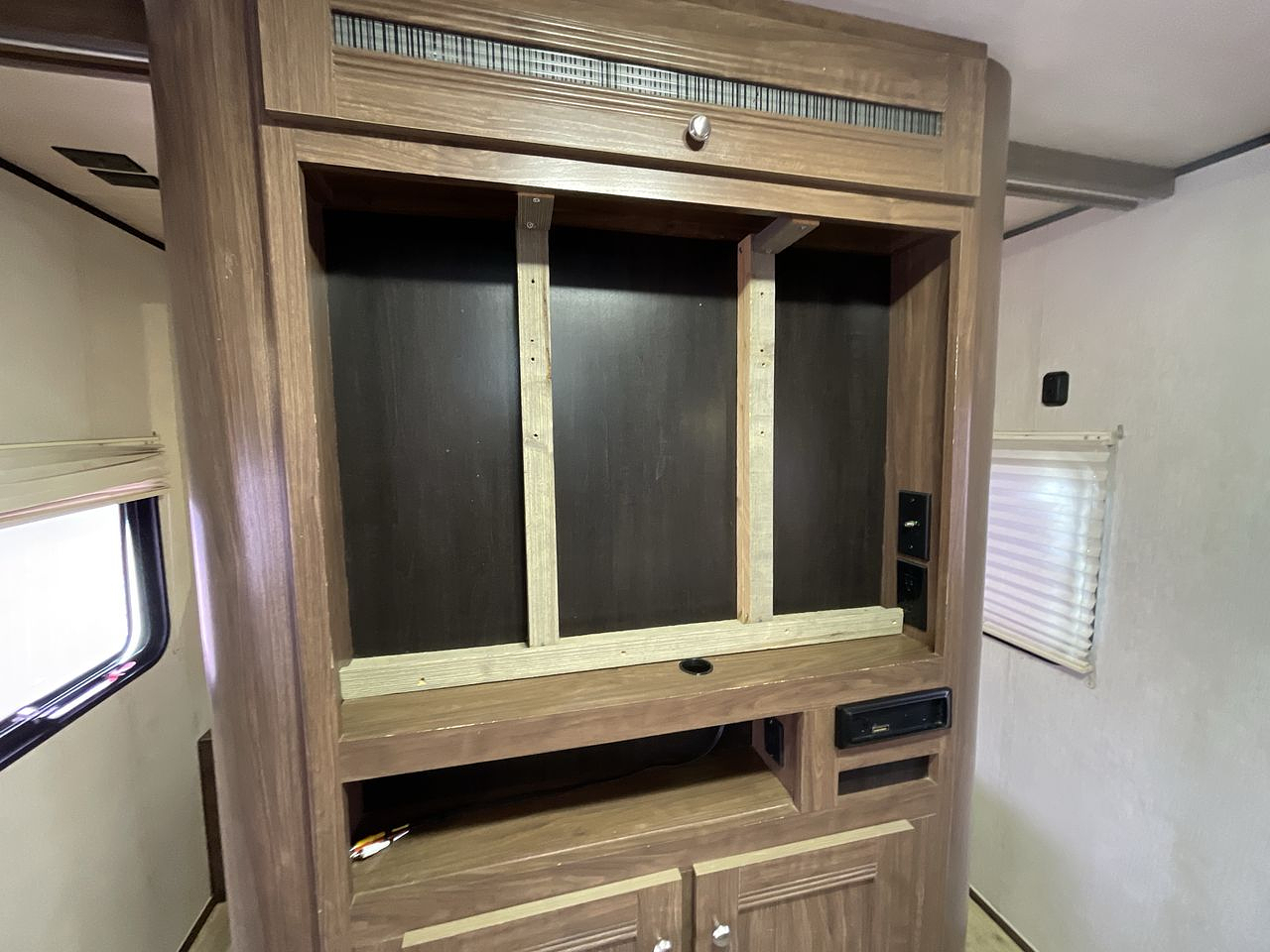 2018 HEARTLAND PROWLER 32LX