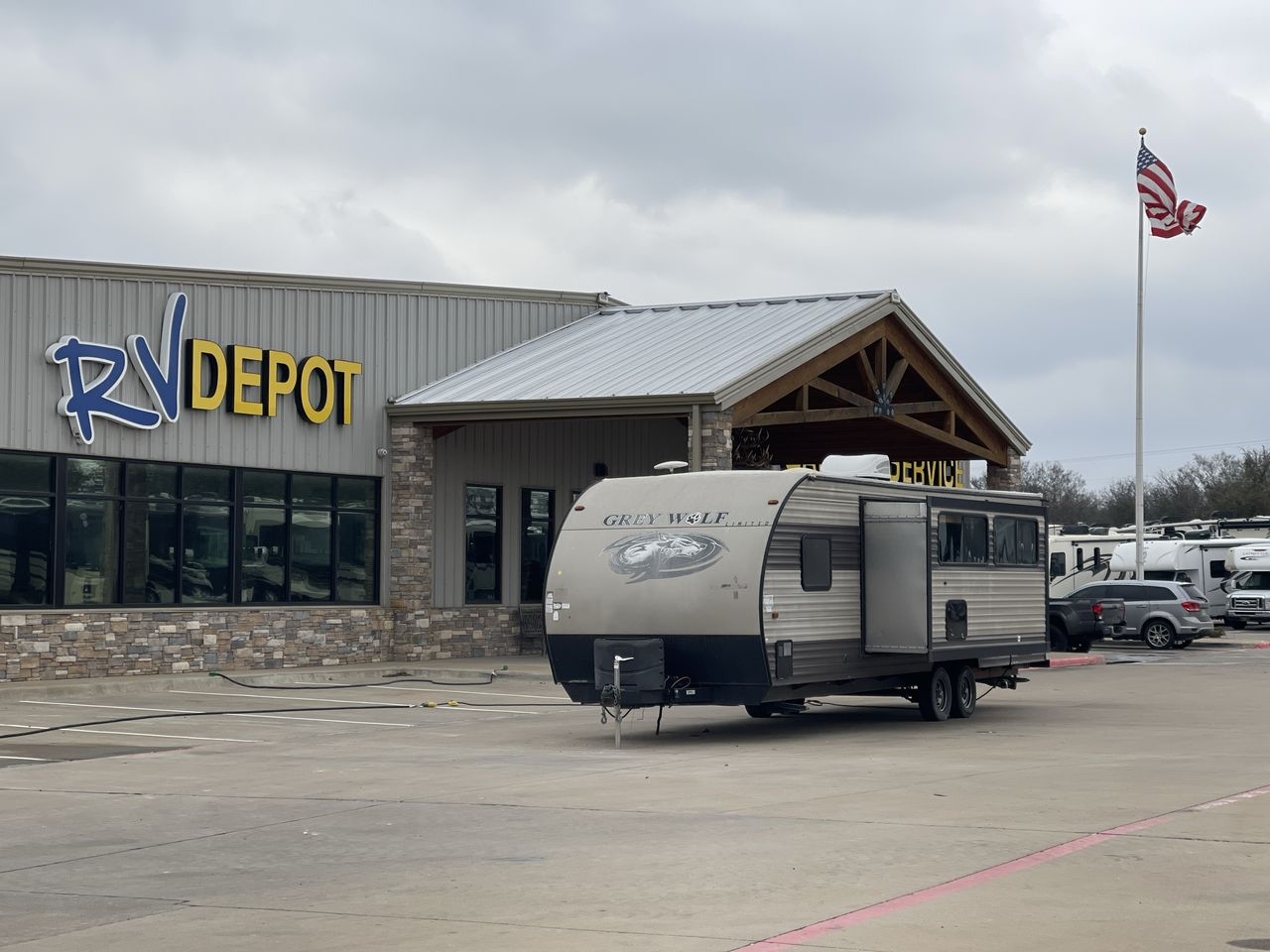 2017 FOREST RIVER CHEROKEE GRAY WOLF 2