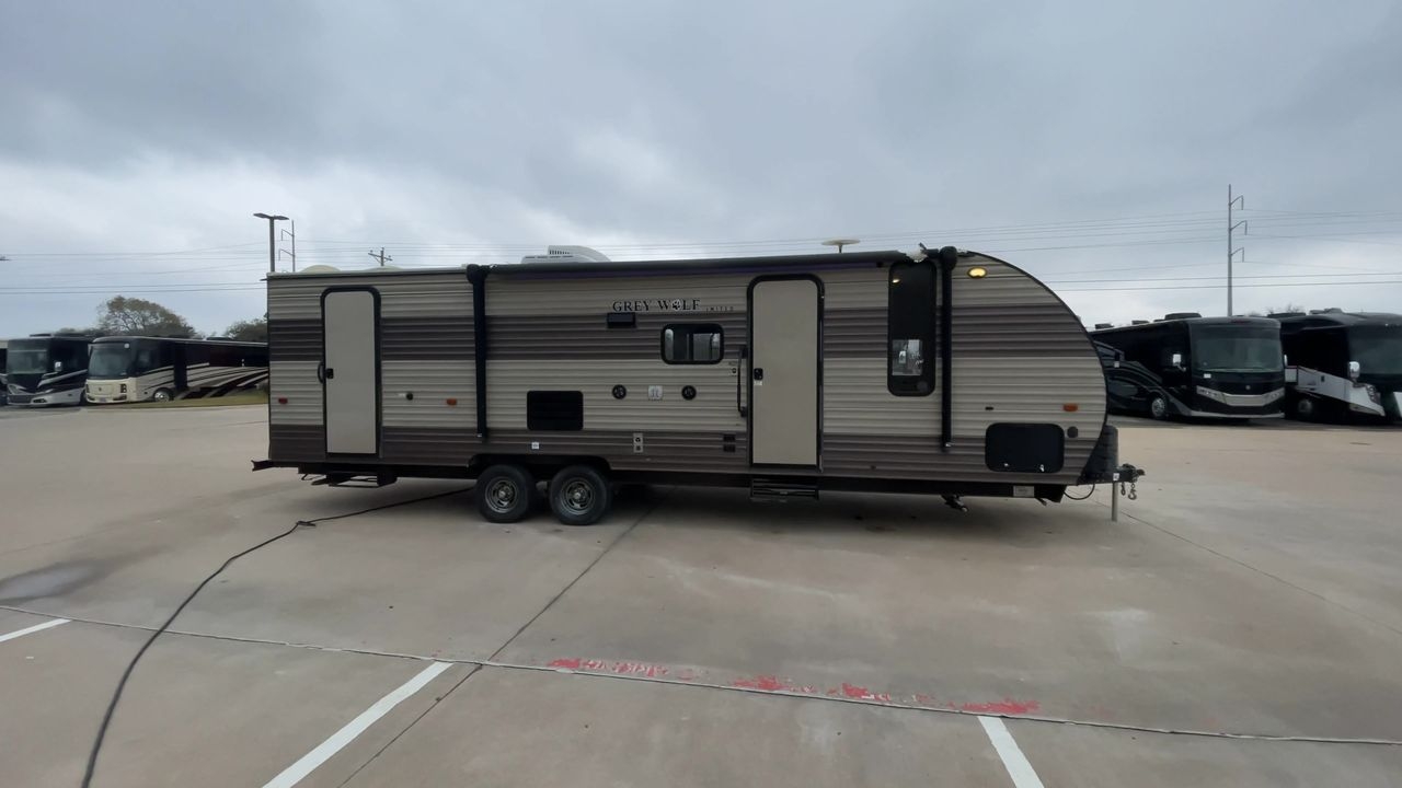 2017 FOREST RIVER CHEROKEE GRAY WOLF 2