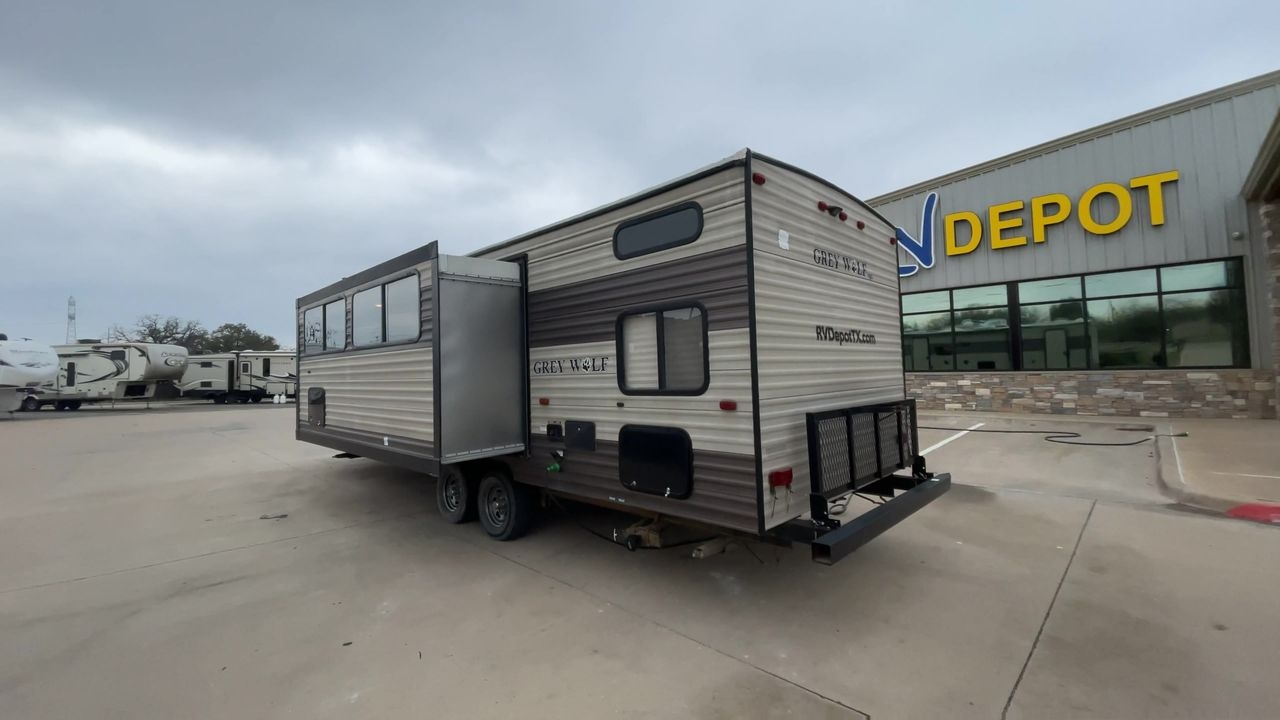 2017 FOREST RIVER CHEROKEE GRAY WOLF 2