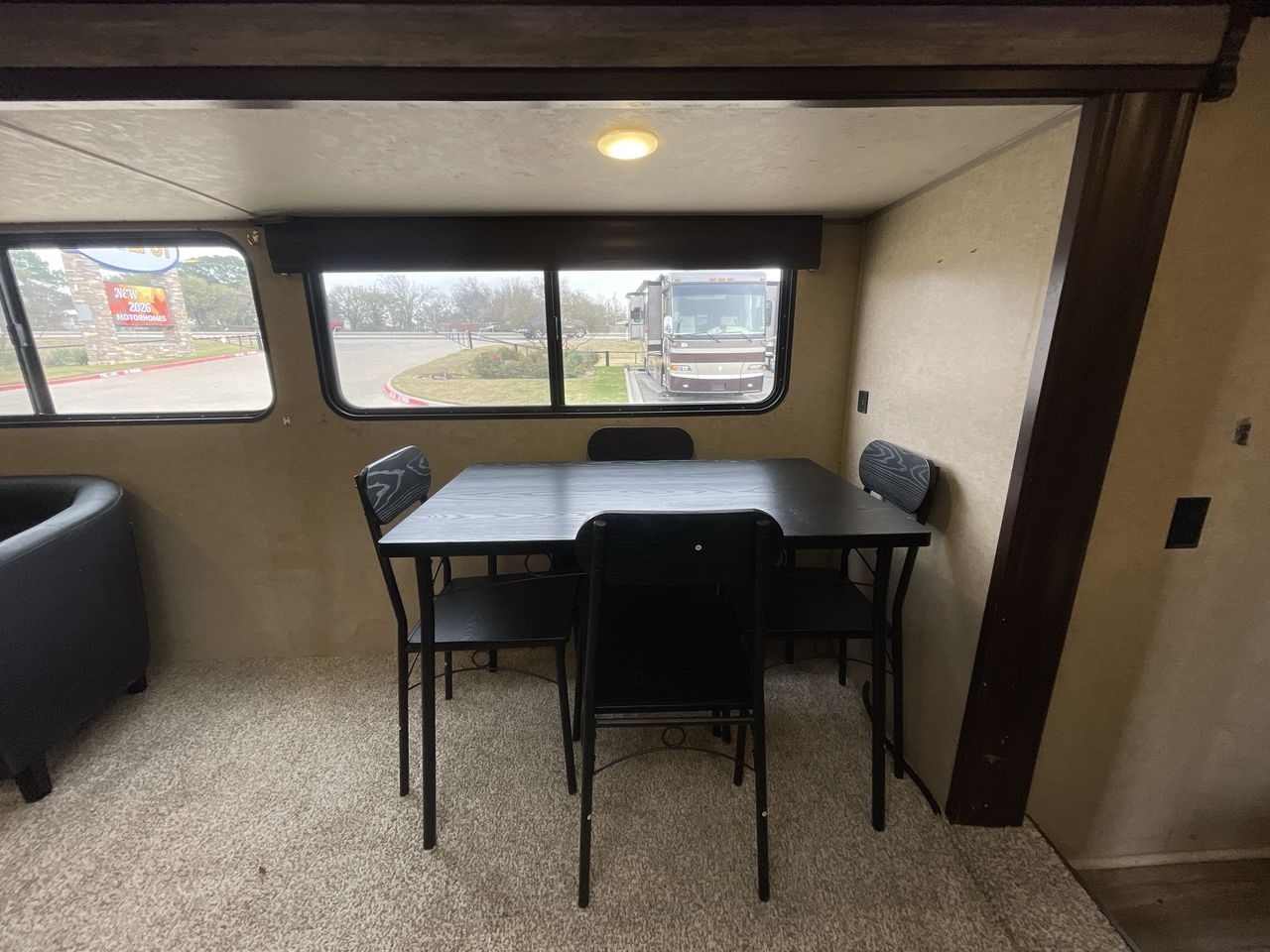 2017 FOREST RIVER CHEROKEE GRAY WOLF 2